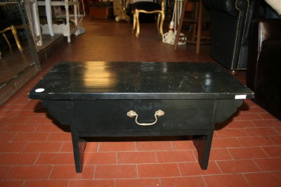 Comodino basso con cassettino